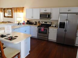 Spacious 6-bedroom Home in Hampton Lakes Perfect for Family Getaways!