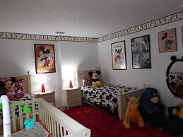 Spacious 6-bedroom Home in Hampton Lakes Perfect for Family Getaways!