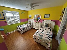 Southern Comfort on Hampton Lakes - The Ultimate Luxury Retreat!