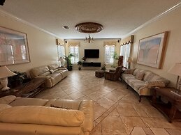 Southern Comfort on Hampton Lakes - The Ultimate Luxury Retreat!