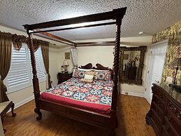 Southern Comfort on Hampton Lakes - The Ultimate Luxury Retreat!