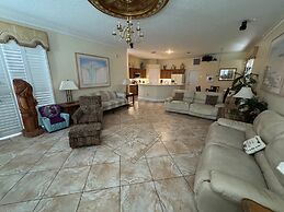 Southern Comfort on Hampton Lakes - The Ultimate Luxury Retreat!