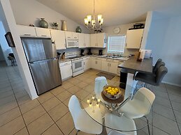 4 Bedroom, 3 Bath Hampton Lakes Home With Private Pool - Near Disney!