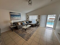 4 Bedroom, 3 Bath Hampton Lakes Home With Private Pool - Near Disney!