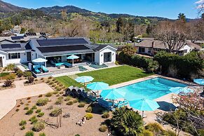 Luxe, Pool, Spa, Fire Pit, Game Room, Piano Sonoma Pool Retreat by Ava