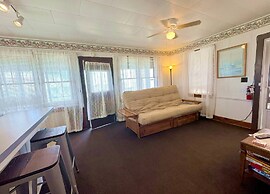 Lake Cottage at Beachcomber of Mackinaw