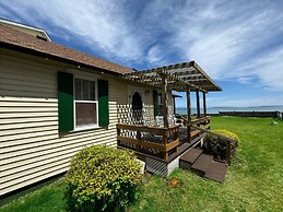 Lake Cottage at Beachcomber of Mackinaw