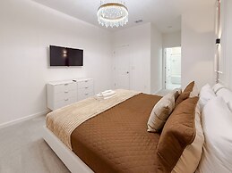 Sophisticated 9 Bedroom Close to Disney