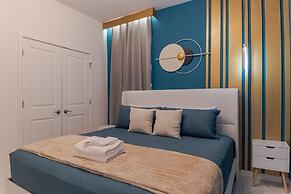 Sophisticated 9 Bedroom Close to Disney