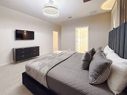 Sophisticated 9 Bedroom Close to Disney