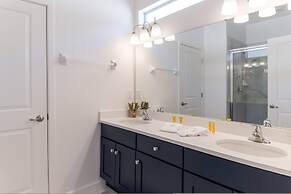 Sophisticated 9 Bedroom Close to Disney