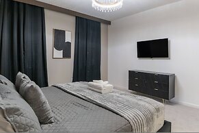 Sophisticated 9 Bedroom Close to Disney