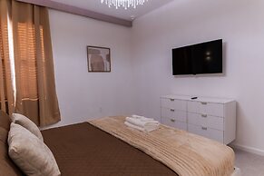 Sophisticated 9 Bedroom Close to Disney