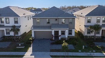 Sophisticated 9 Bedroom Close to Disney