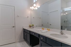 Sophisticated 9 Bedroom Close to Disney