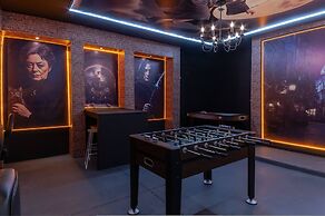 Sophisticated 9 Bedroom Close to Disney