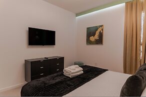 Sophisticated 9 Bedroom Close to Disney