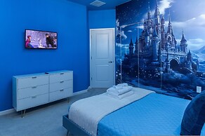 Sophisticated 9 Bedroom Close to Disney
