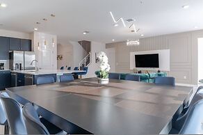 Sophisticated 9 Bedroom Close to Disney