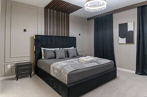 Sophisticated 9 Bedroom Close to Disney