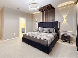 Sophisticated 9 Bedroom Close to Disney