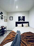 Elegant 5BR Home Ideal for Families