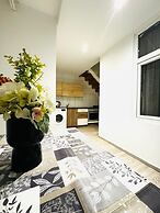 Elegant 5BR Home Ideal for Families