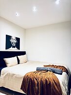 Elegant 5BR Home Ideal for Families