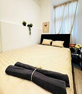 Elegant 5BR Home Ideal for Families