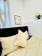 Elegant 5BR Home Ideal for Families