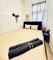 Elegant 5BR Home Ideal for Families