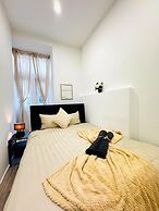 Elegant 5BR Home Ideal for Families