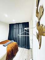 Elegant 5BR Home Ideal for Families