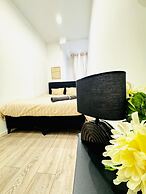 Elegant 5BR Home Ideal for Families