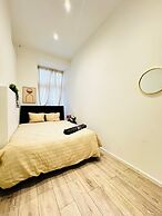 Elegant 5BR Home Ideal for Families