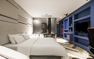 HOTEL ON