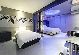 HOTEL ON