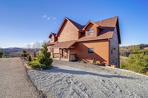 Mountain-view Deck: Group Getaway in Fleetwood