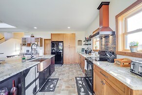 Mountain-view Deck: Group Getaway in Fleetwood