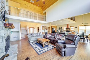 Mountain-view Deck: Group Getaway in Fleetwood