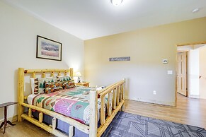 Mountain-view Deck: Group Getaway in Fleetwood