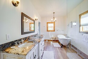 Mountain-view Deck: Group Getaway in Fleetwood