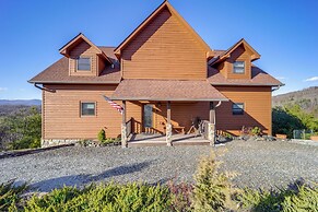 Mountain-view Deck: Group Getaway in Fleetwood