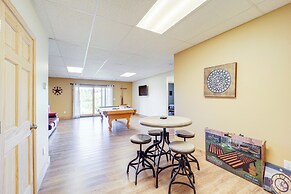 Mountain-view Deck: Group Getaway in Fleetwood