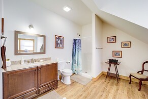 Mountain-view Deck: Group Getaway in Fleetwood