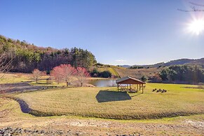 Mountain-view Deck: Group Getaway in Fleetwood