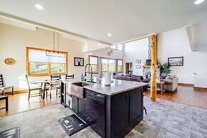 Mountain-view Deck: Group Getaway in Fleetwood