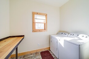 Mountain-view Deck: Group Getaway in Fleetwood