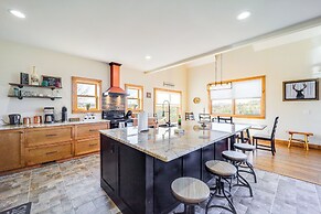 Mountain-view Deck: Group Getaway in Fleetwood