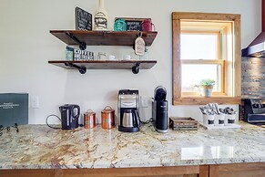 Mountain-view Deck: Group Getaway in Fleetwood